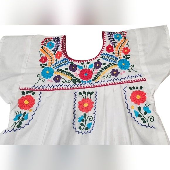 Mexican hand embroidered Girls Dress Size 6-8 - Picture 2 of 8
